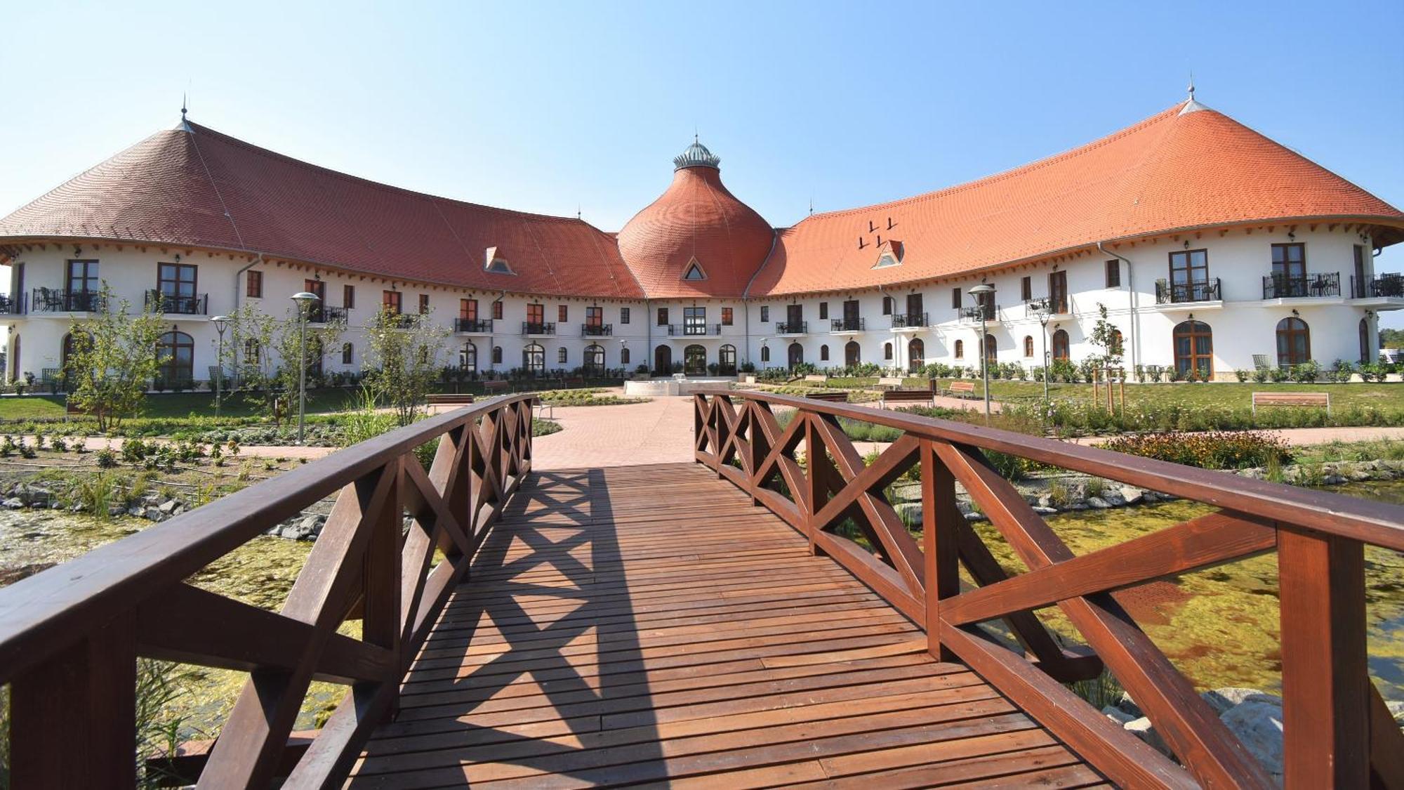 Hungarikum Hotel Lakitelek 外观 照片