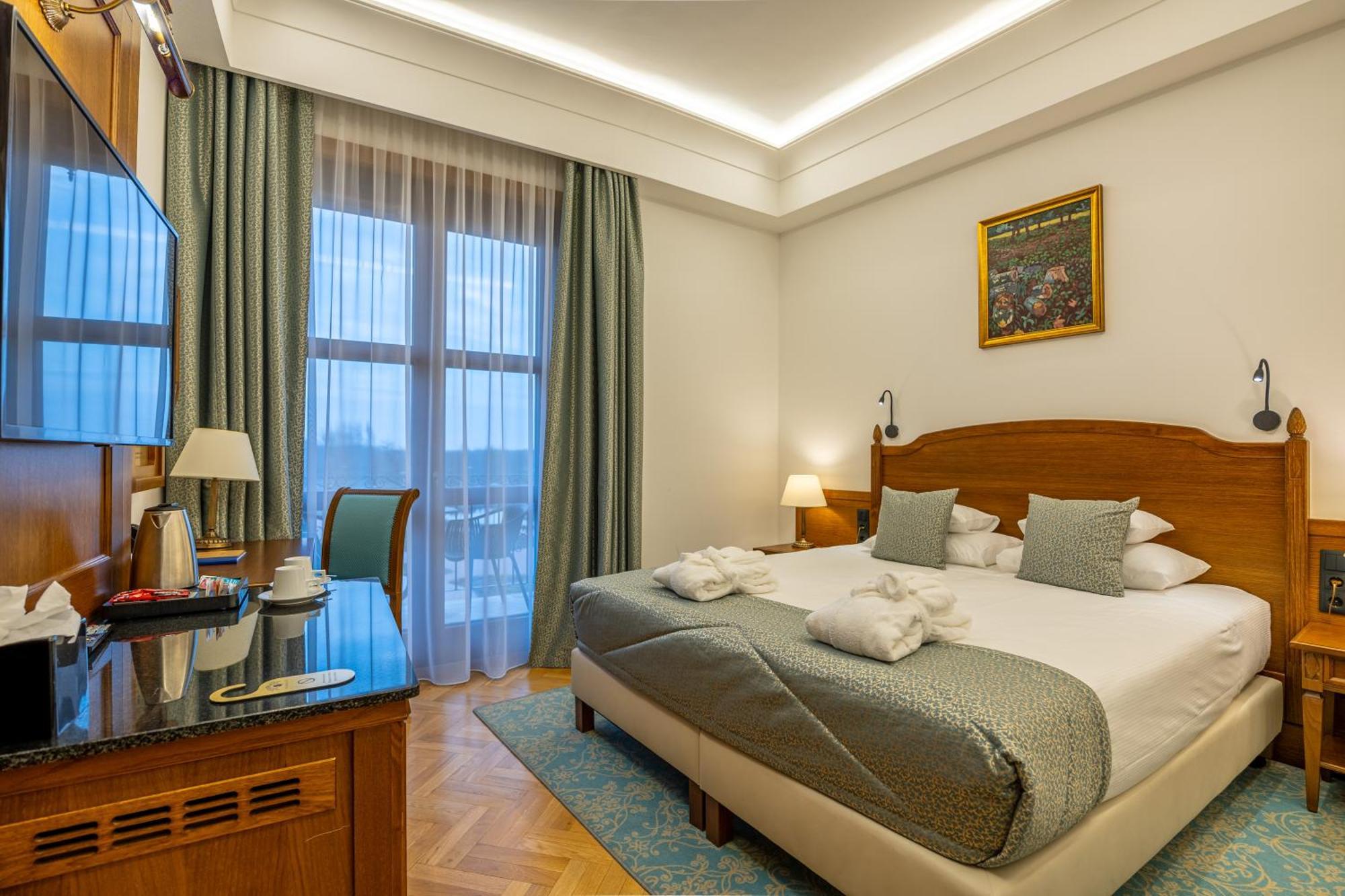 Hungarikum Hotel Lakitelek 外观 照片